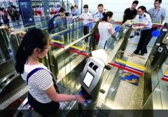 中国公民今起可自助通关 只需10秒