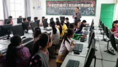 40台爱心电脑连接了孩子们和外面的世界