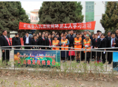 叶城县法院开展“六个一”向环卫工人学习