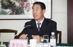 青岛政协副主席李学海会场被带走 当场反应激烈