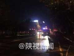 建材市场商铺突然起火 过火面积将近1000平米