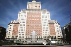 王健林回应西班牙大厦事件：惹不起躲得起 卖掉走人