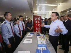 李克强：明年继续大力实施减税降费政策