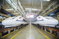 西成高铁主力车型CRH3A型动车亮相 亲切称为黄金眼