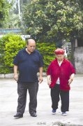 妻子以死相逼不与婆婆同住 男子租房藏母养九年