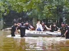  南京女官员被指抗涝时“摆拍” 官方：她大病初愈