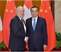 谈到“创新”李克强与瑞士联邦主席相谈甚欢
