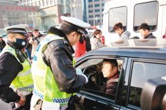 西安交警下大力整治交通环境