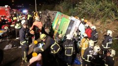 台游览车发生翻车事故