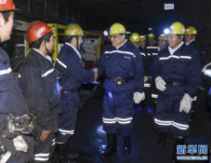 李克强山西考察 下矿7000米考察2小时