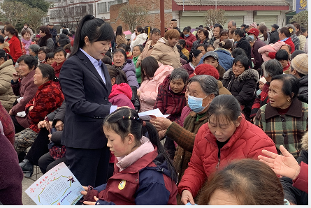 春风和煦暖三月 维权普法守护“她”
