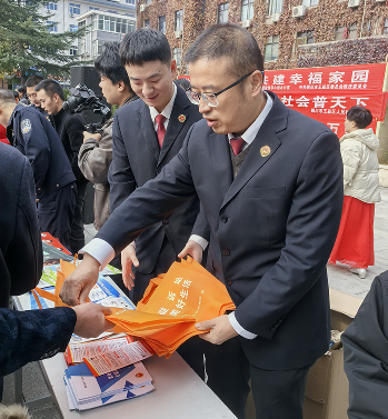 王益区检察院积极参与平安建设宣传活动 